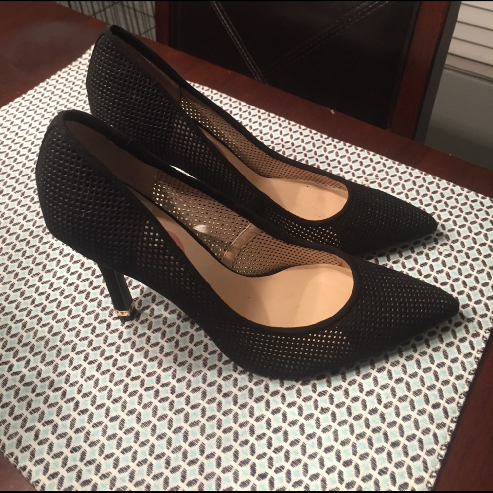 Guess Size 8 Black Suede Heels