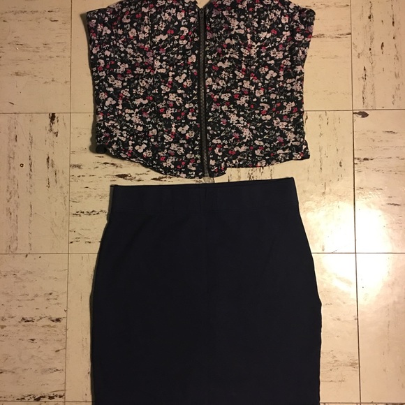 Bundle of 2 skirts and a crop top! - Picture 2 of 3