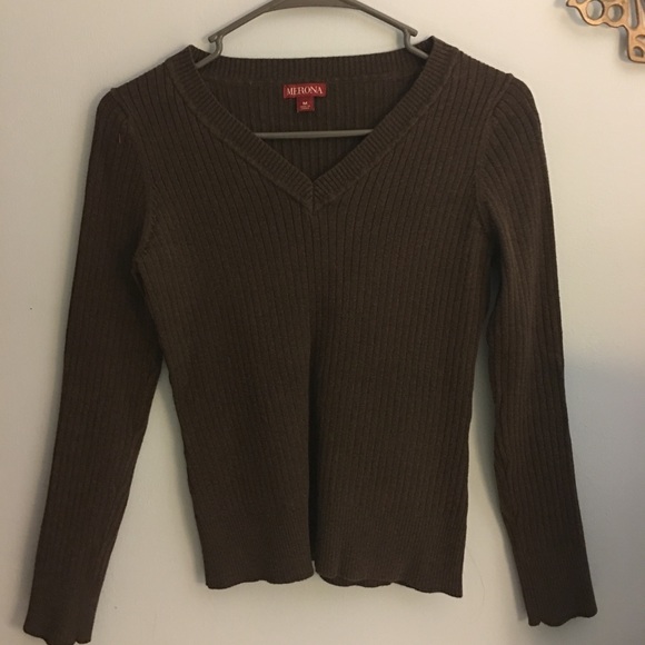Brown sweater - Picture 1 of 2