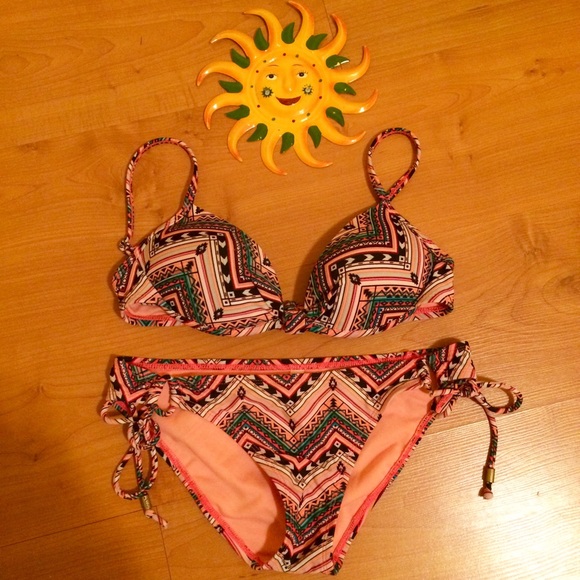 Tribal swimsuit - Picture 1 of 4