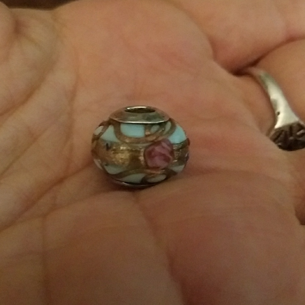 Beautiful charm - Picture 2 of 4