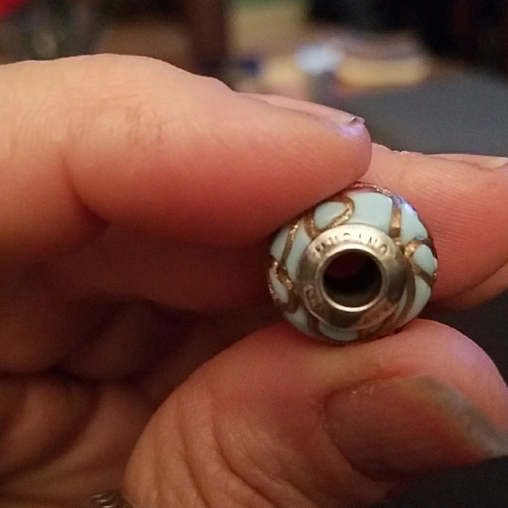 Beautiful charm - Picture 3 of 4