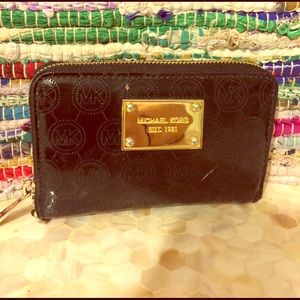 Black Michael Kors iPhone 4 wristlet