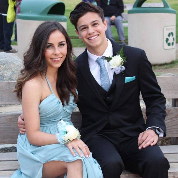 Meet your Posher, Nicole - Picture 1 of 1