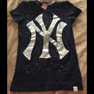 ⚾️ VS PINK Yankees Fitted Tee Small