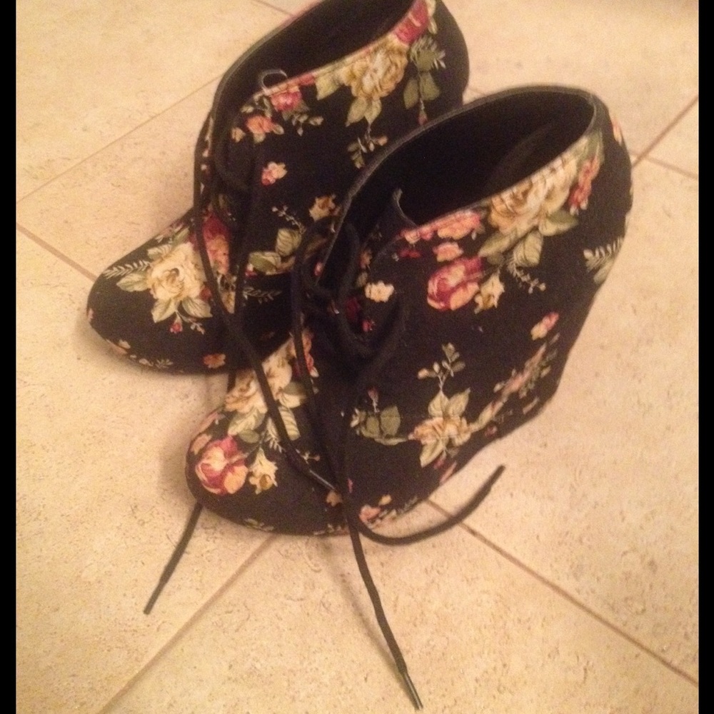 Floral wedges 🌺