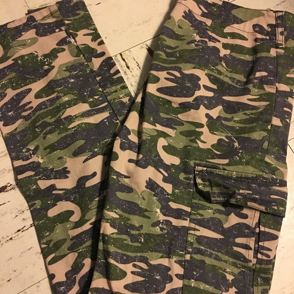 Military style - Picture 1 of 2