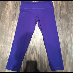 Size 6 lululemon reversible WU crops