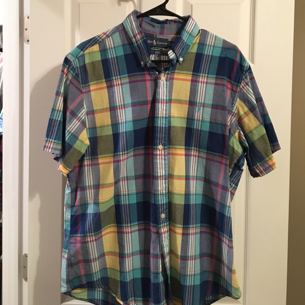 Short sleeve men's polo button up