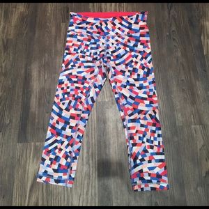 Size 8 Lululemon Capoeira Crops