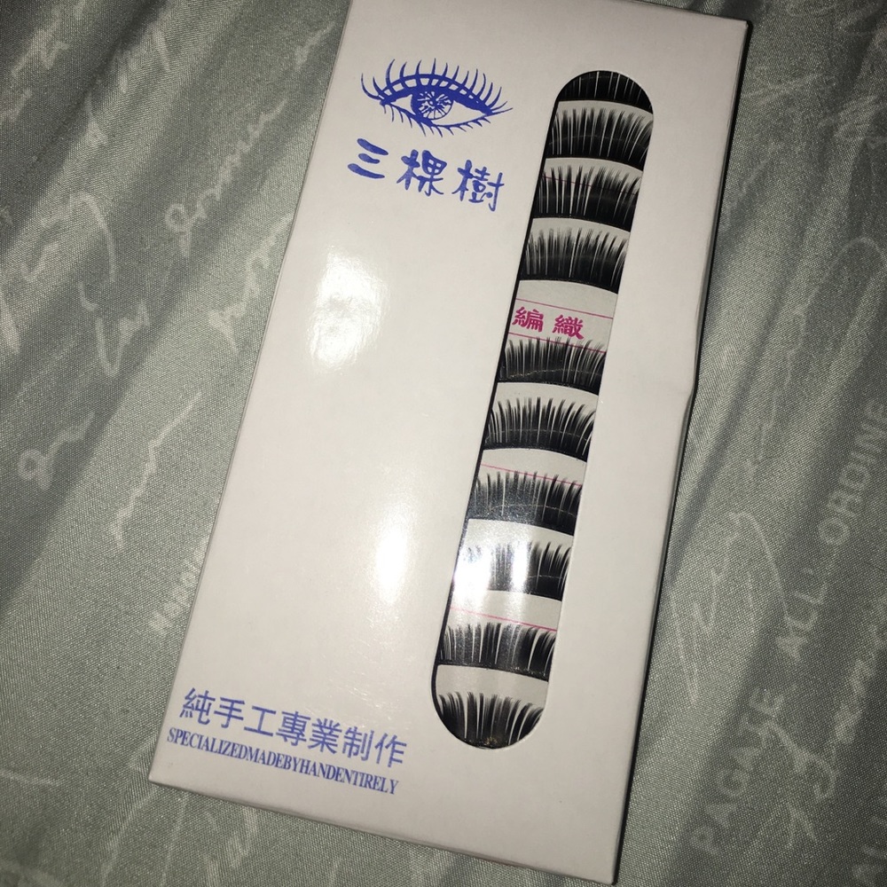 False lashes #037 - Picture 4 of 5
