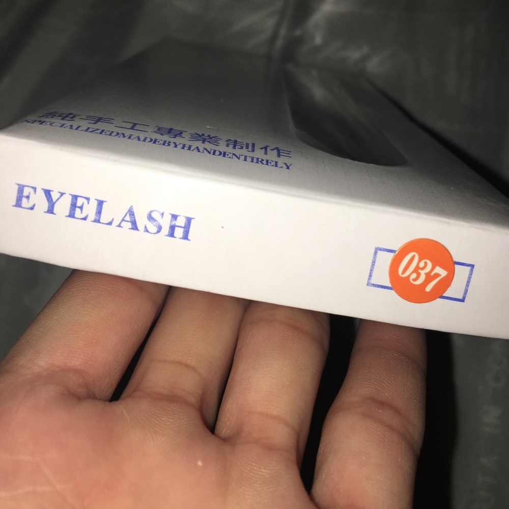 False lashes #037 - Picture 5 of 5