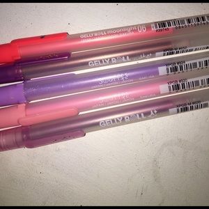 assortment of gel pens 💜💓💜
