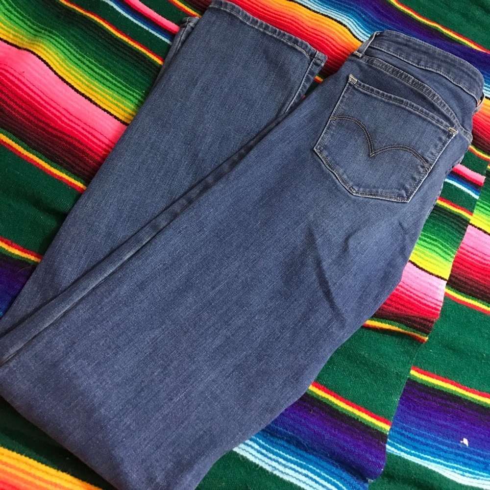 Straight leg Levi's jeans size 28