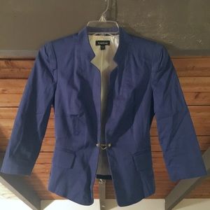 Bebe half sleeve jacket with metal closure