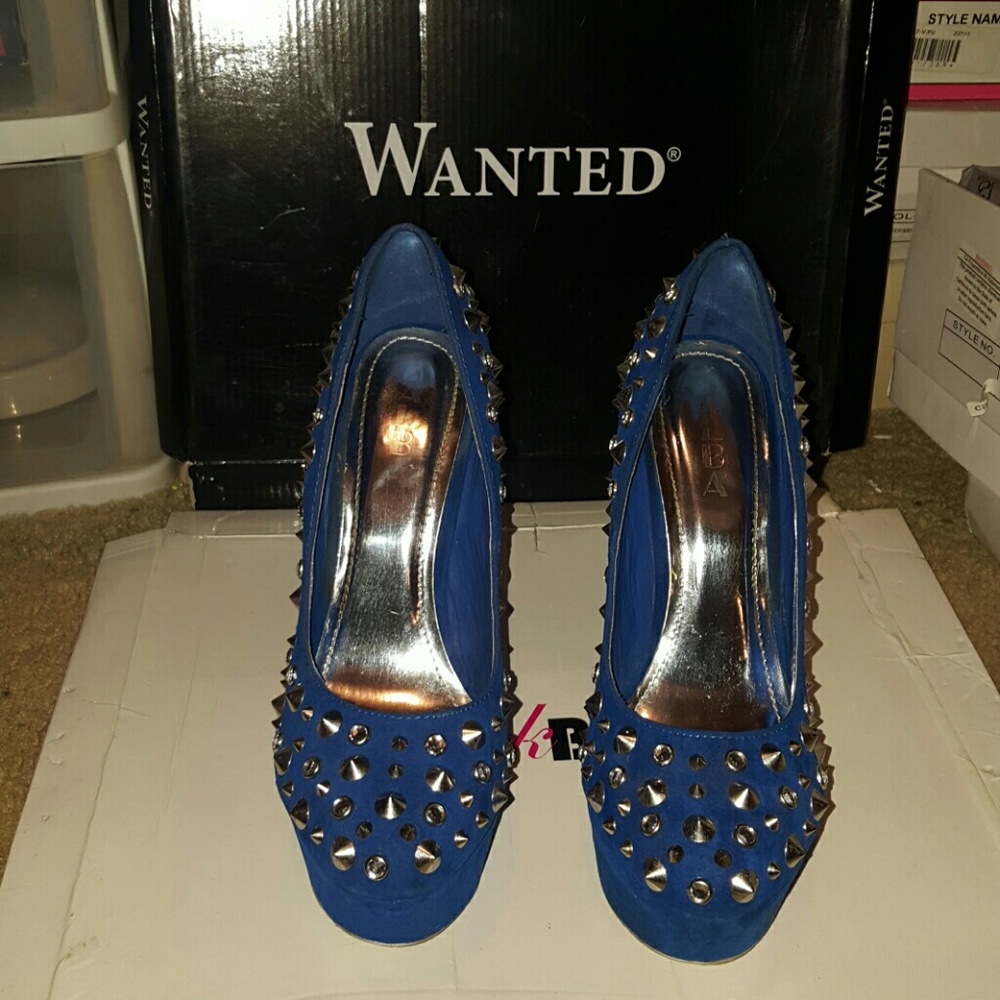 Suede blue high heels with silver spikes