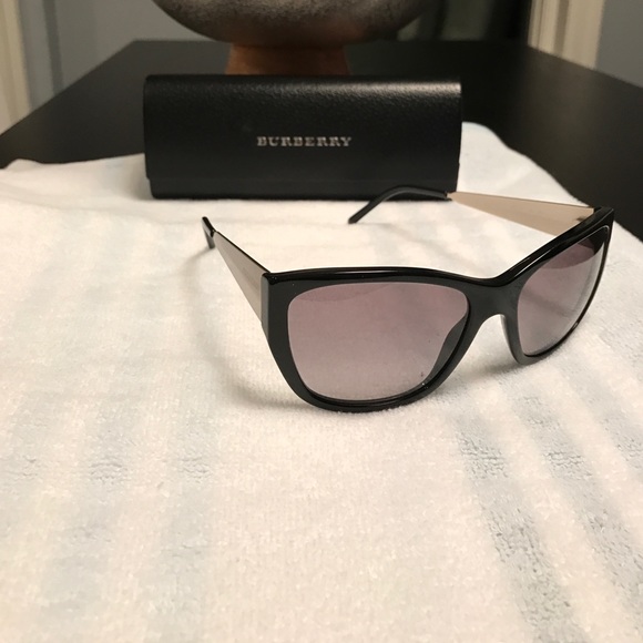 Burberry Accessories - Women's Burberry sunglasses