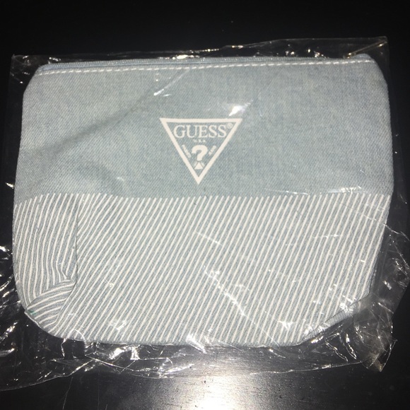 GUESS COLLECTIBLE GLOSSY BOX COSMETIC BAG NEW - Picture 1 of 2