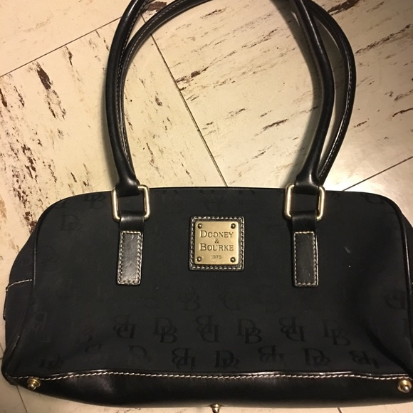 Dooney & Bourke purse! - Picture 1 of 4