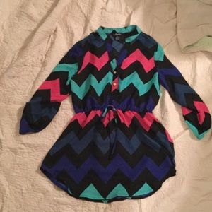 Black, pink and turquoise zigzag polyester blouse