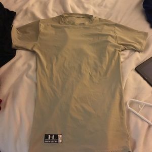 Under Armour short sleeve dry fit shirt
