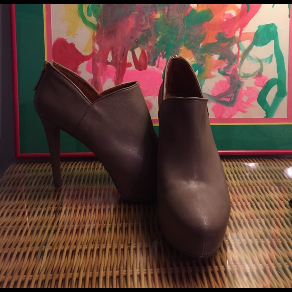 Nine West taupe platform booties