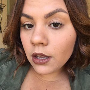 Meet your Posher, Alexia