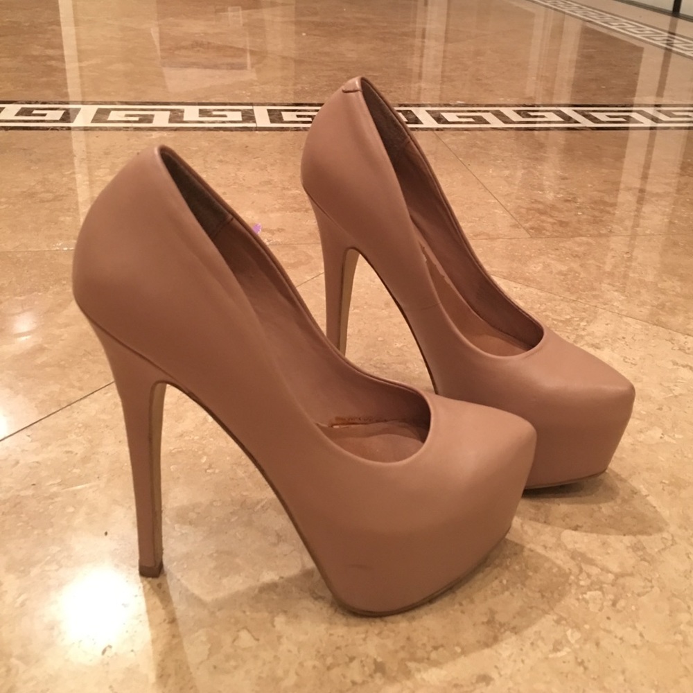 Steve Madden leather platform high heels nude.