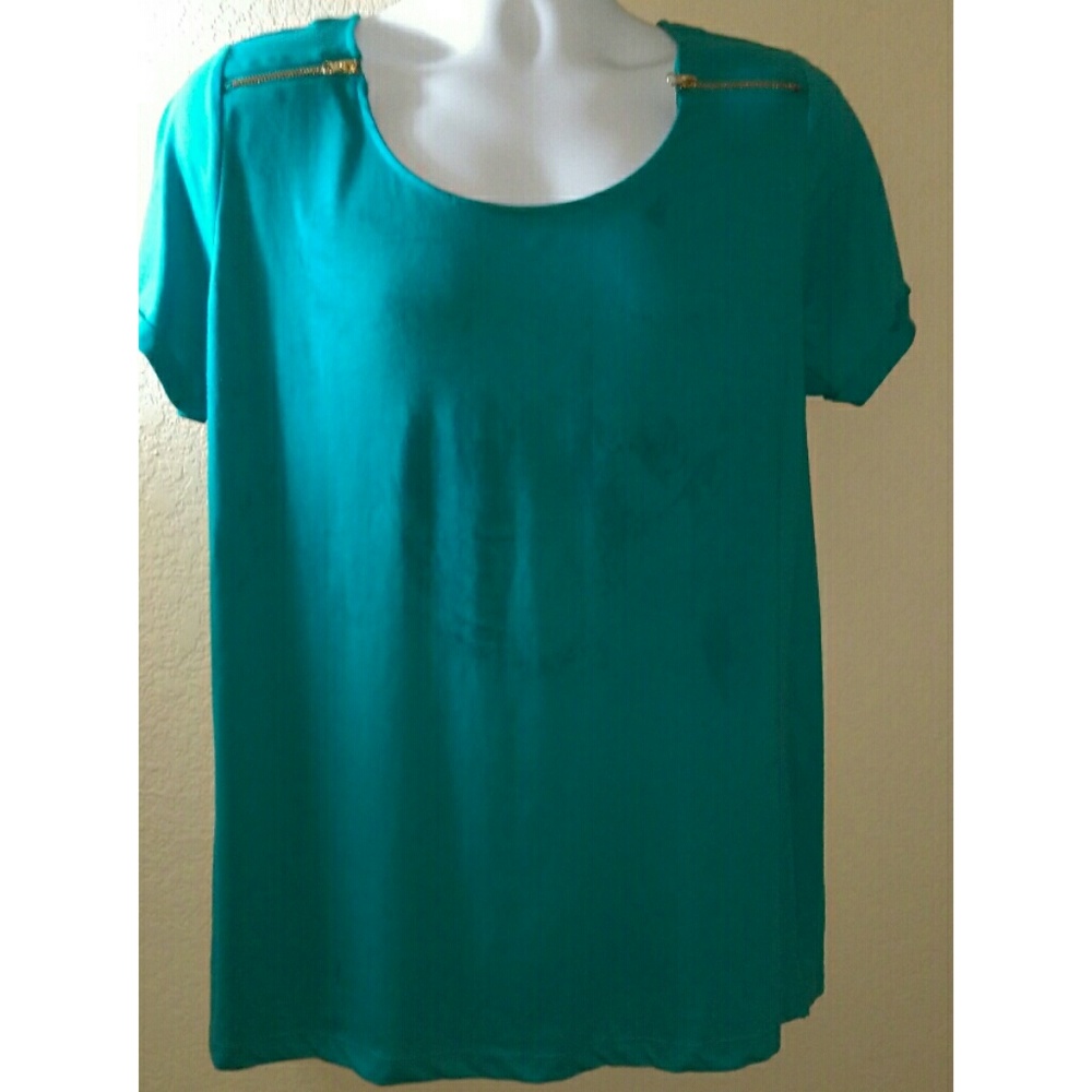 Gloria Vanderbilt teal tee