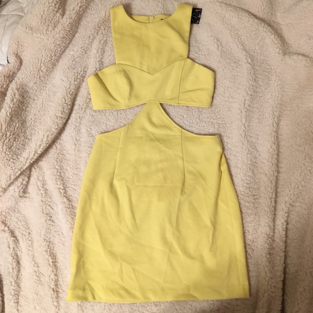 🌸 Yellow Nasty Gal cutout dress 🌸