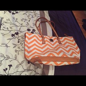 Chevron Dooney bag with zipper