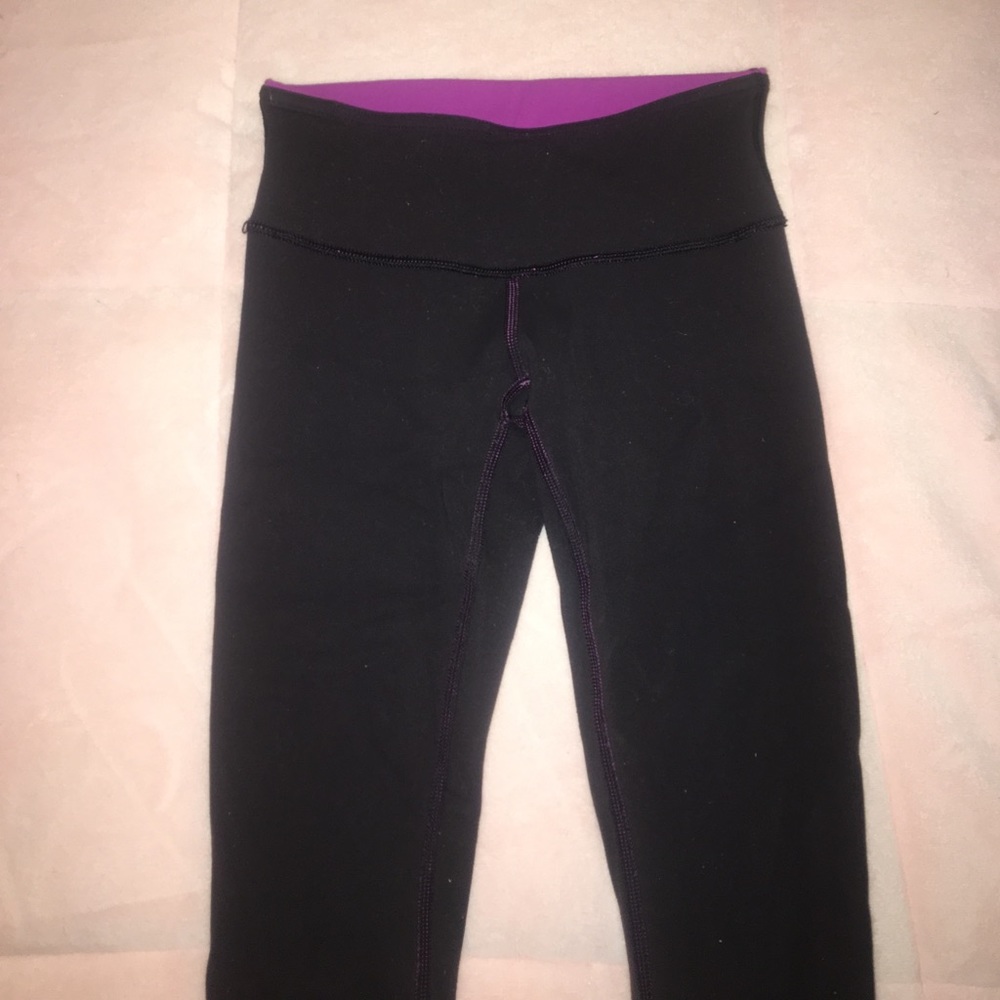 black Lululemon REVERSIBLE leggings