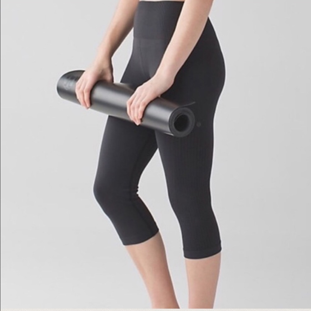 Lululemon Flow & Go Crop NWT 10 BLACK - Picture 2 of 5