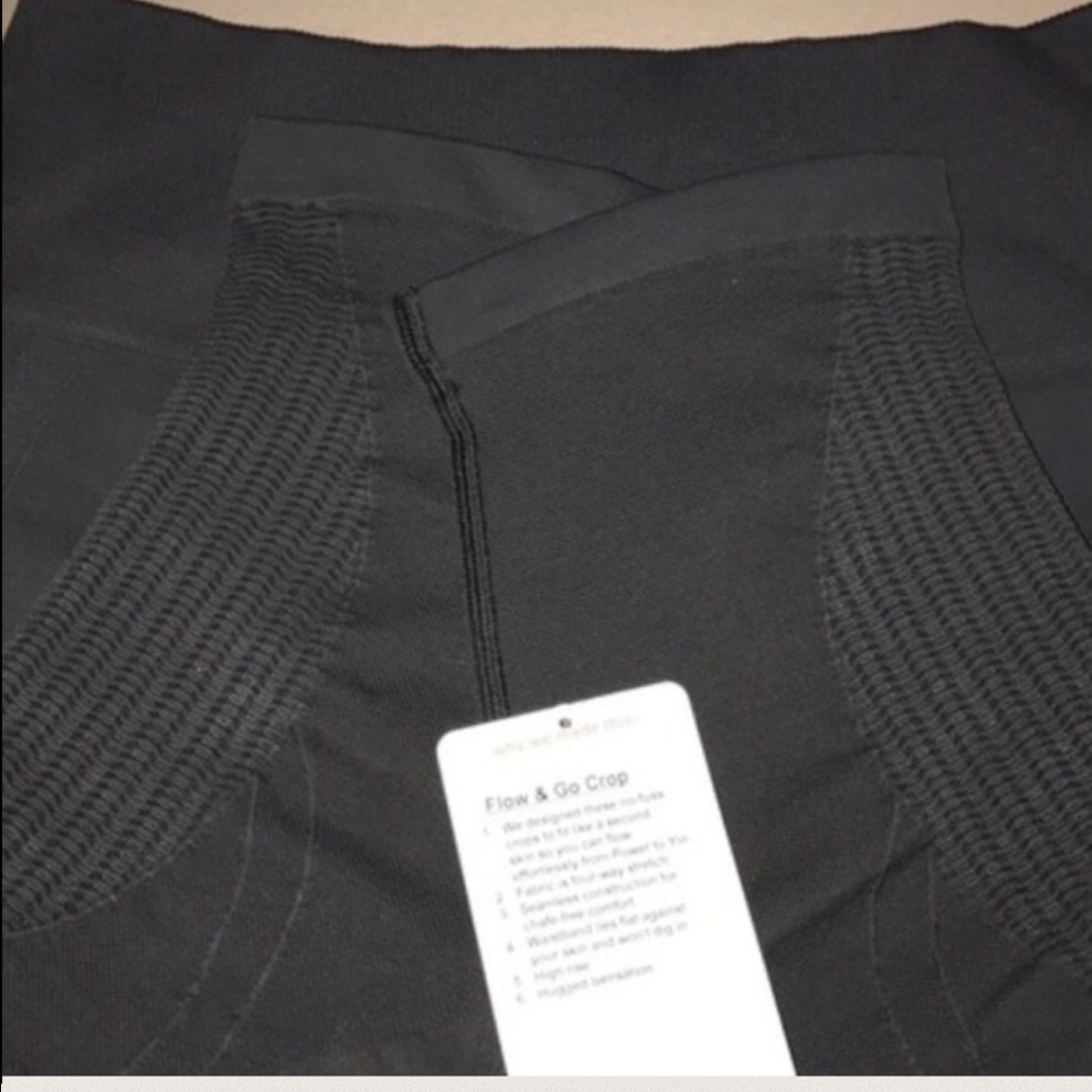 Lululemon Flow & Go Crop NWT 10 BLACK - Picture 3 of 5