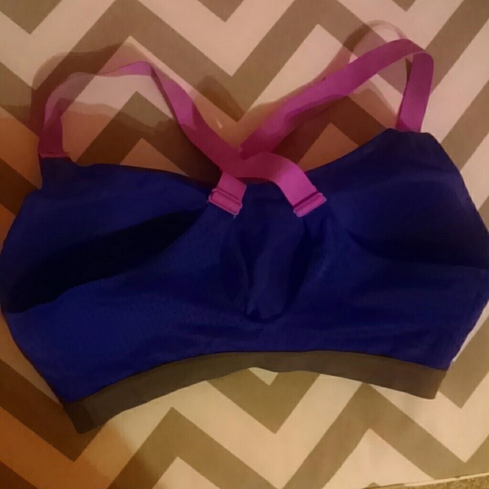 Victoria's Secret sports bra - Picture 2 of 3