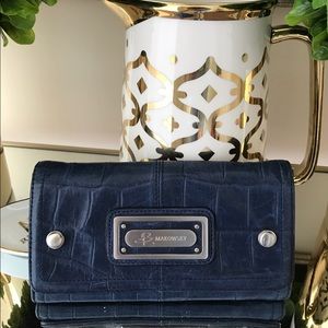 Authentic B Makowsky trifold wallet! Exc condition