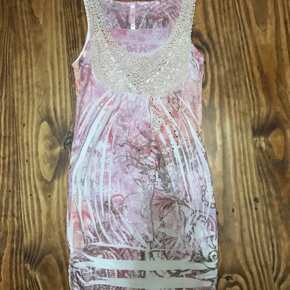 soft tank w crochet neckline.XS but fits like S