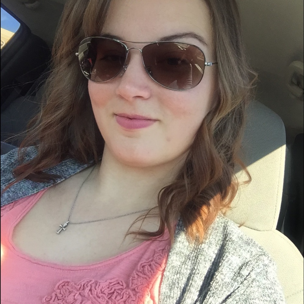 Meet your Posher, Danielle