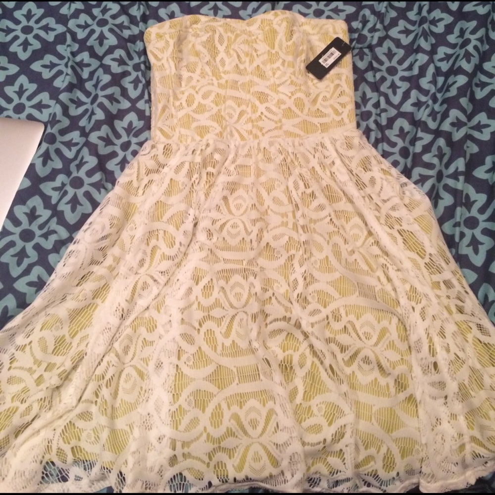 Strapless Guess dress 👗