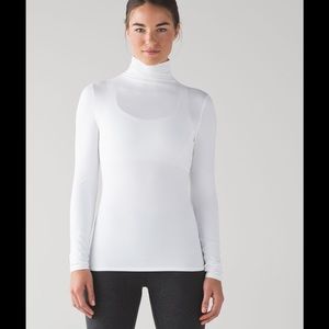 Lululemon layer me turtleneck size 2