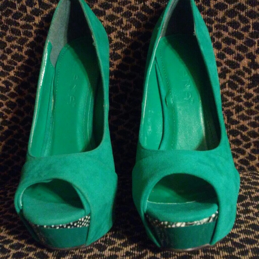 Liliana Green Snake Skin Platforms