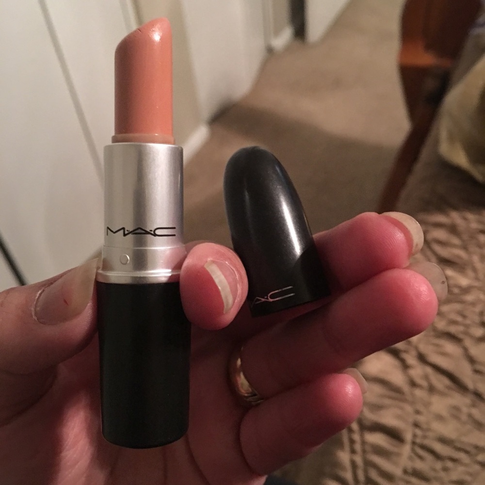 Mac myth lipstick