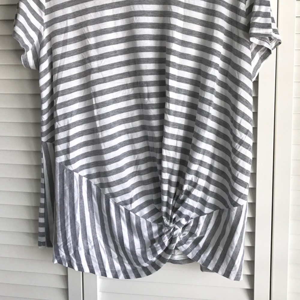 BOGO//CLEARANCE❣️LAST 1// Twist Front Striped Tee - Picture 7 of 7