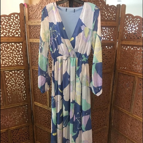 Lulus long sleeve floral maxi. Last one! - Picture 4 of 8