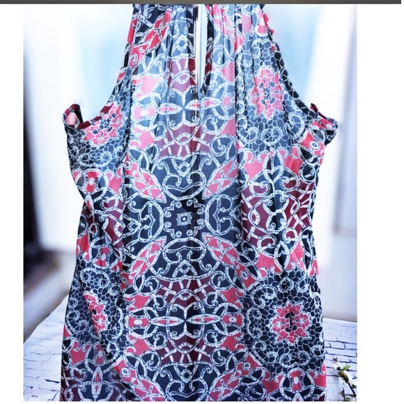 Cute Aztec print airy blouse. - Picture 3 of 4