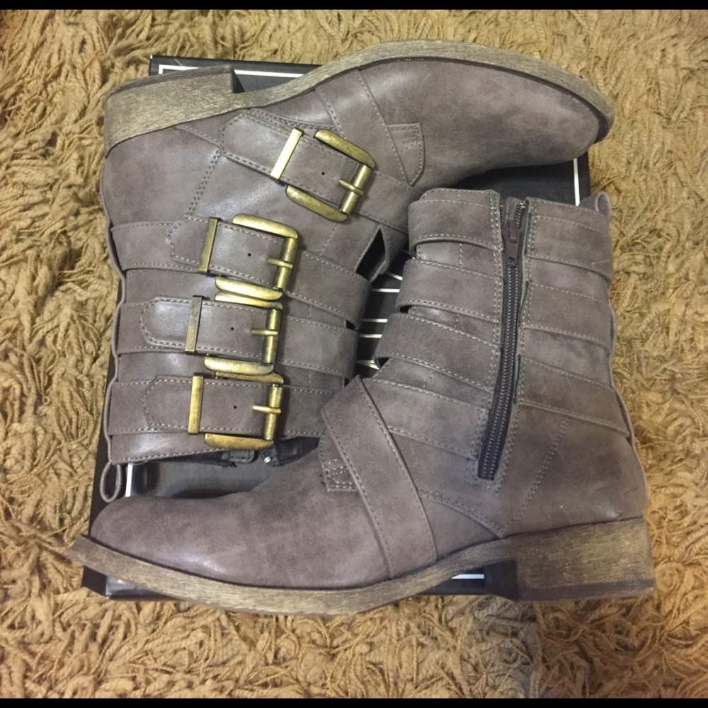 MIA Combat buckle boots