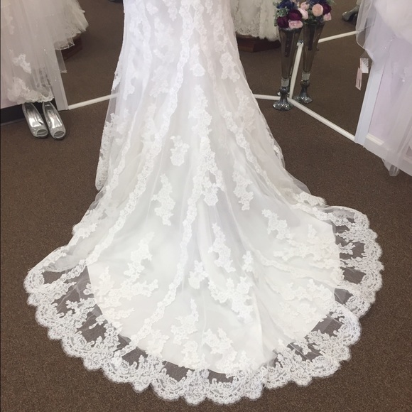 Beautiful Brand New Wedding Dress - Picture 1 of 4