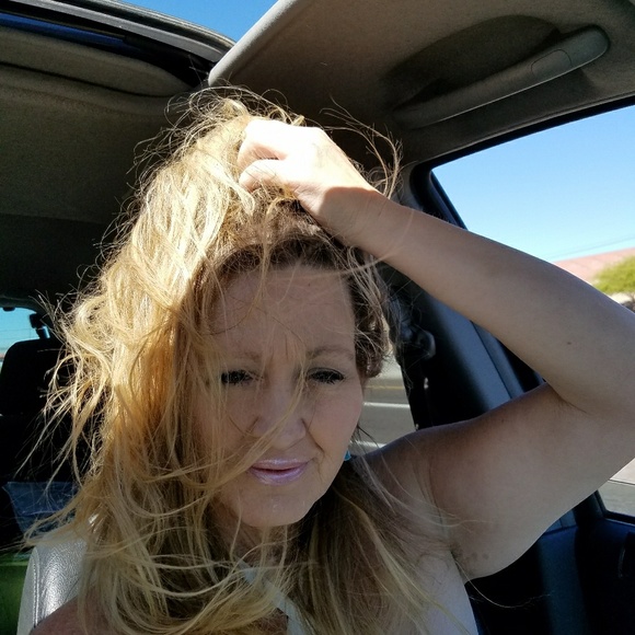 Meet your Posher, Holli - Picture 1 of 4