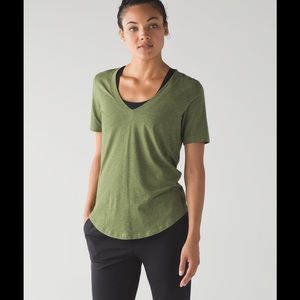 Lululemon love tee III 2 green