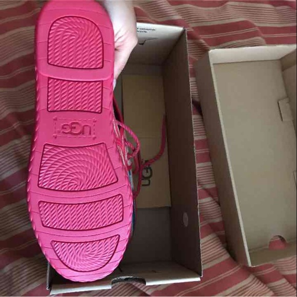 UGG J HEART KAI SNEAKERS - Picture 2 of 3